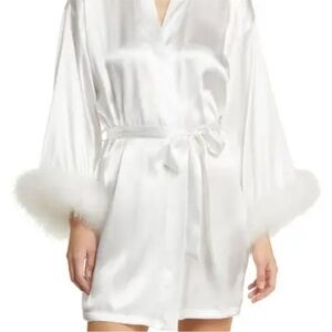 Robe White Silky Satin Feather cuff tie waist Size M/L NWT